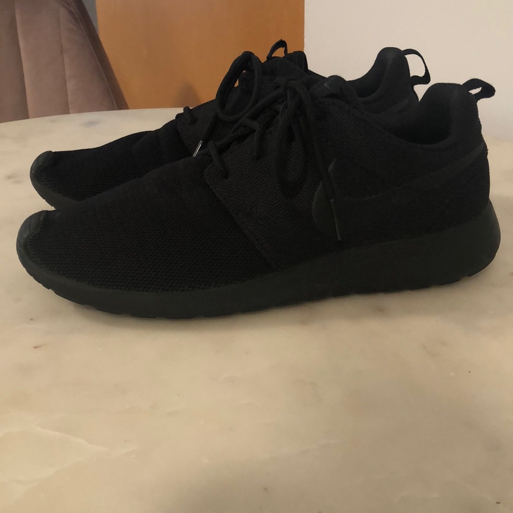 Nike Roshe One - Black - Size 8.5